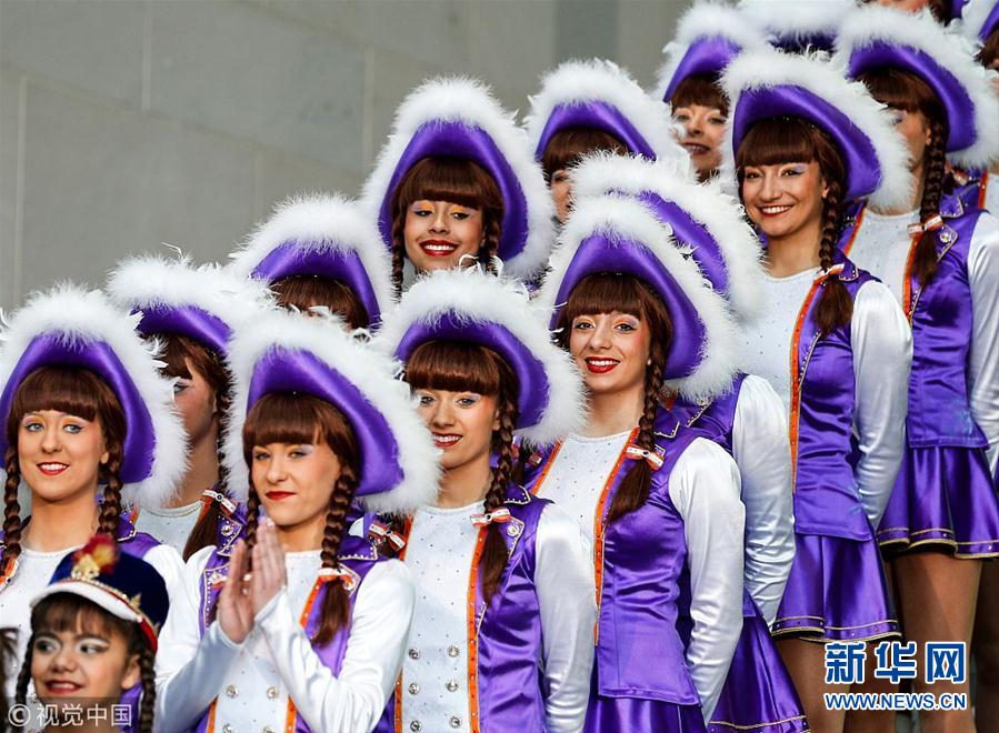 德国总理府举行嘉年华招待会 默克尔出席并获