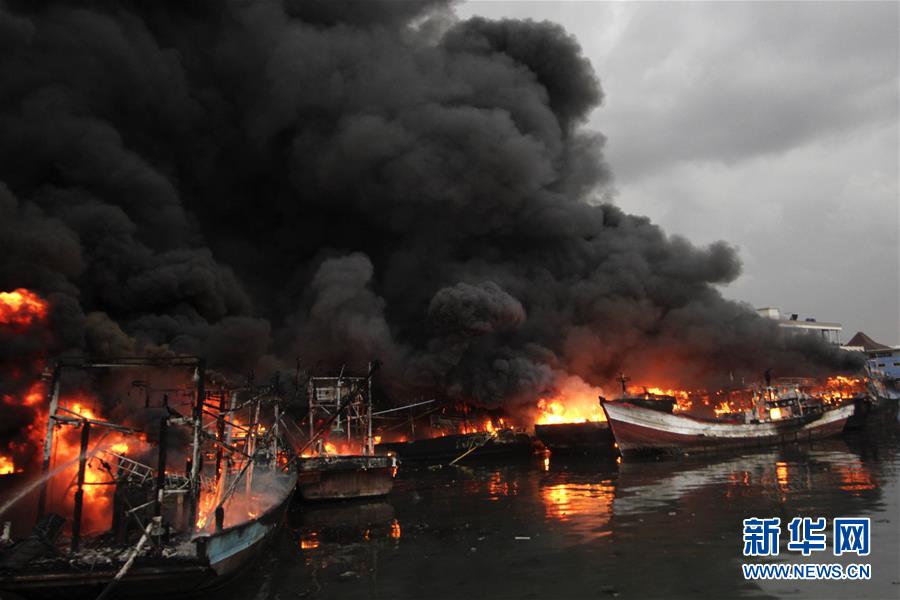 （国际）（1）雅加达一处港口发生火灾