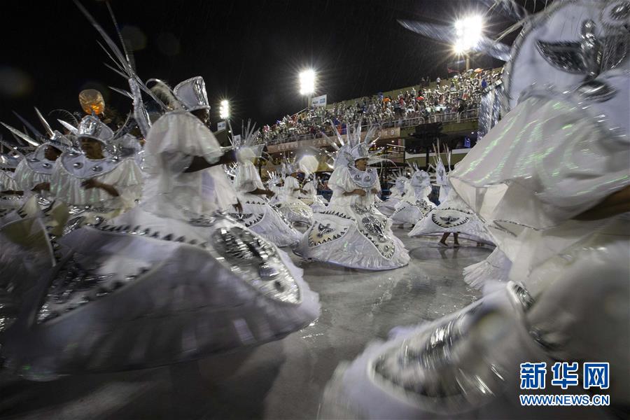 （国际）（3）巴西里约狂欢节雨中开幕