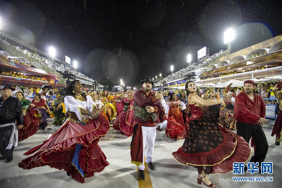 （国际）（6）巴西里约狂欢节雨中开幕