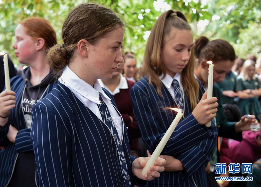 （国际）（2）新西兰克赖斯特彻奇学生悼念恐袭案死难者