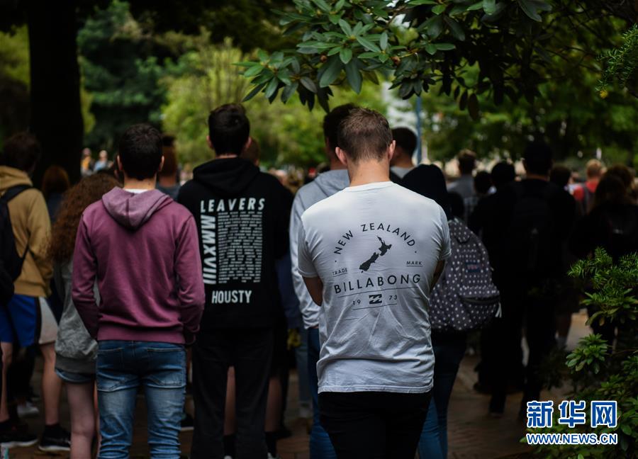 （国际）（4）新西兰克赖斯特彻奇学生悼念恐袭案死难者