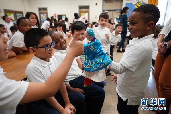（国际&middot;图文互动）（1）通讯：福建布袋木偶戏传承人深入美国民间