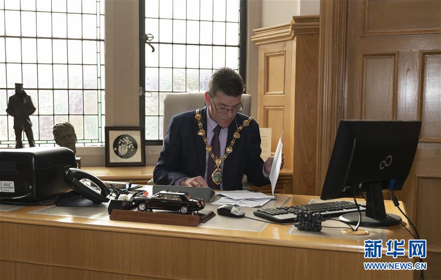 （国际&middot;图文互动）（3）通讯：一条边界线引发&ldquo;脱欧&rdquo;困境&mdash;&mdash;穿越英国北爱地区与爱尔兰共和国边界线