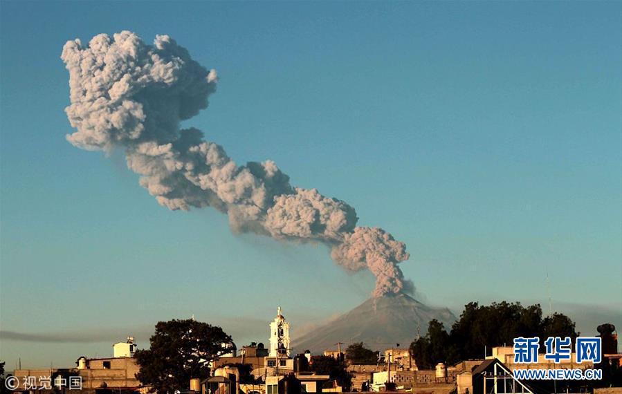 墨西哥波波卡特佩特火山喷发 浓烟滚滚景象壮