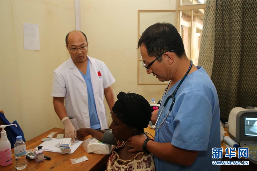 （国际&middot;图文互动）（4）&ldquo;中国医生帮我们治愈了其他医生无法治好的疾病&rdquo;&mdash;&mdash;记中国医疗队为卢旺达贫民义诊活动