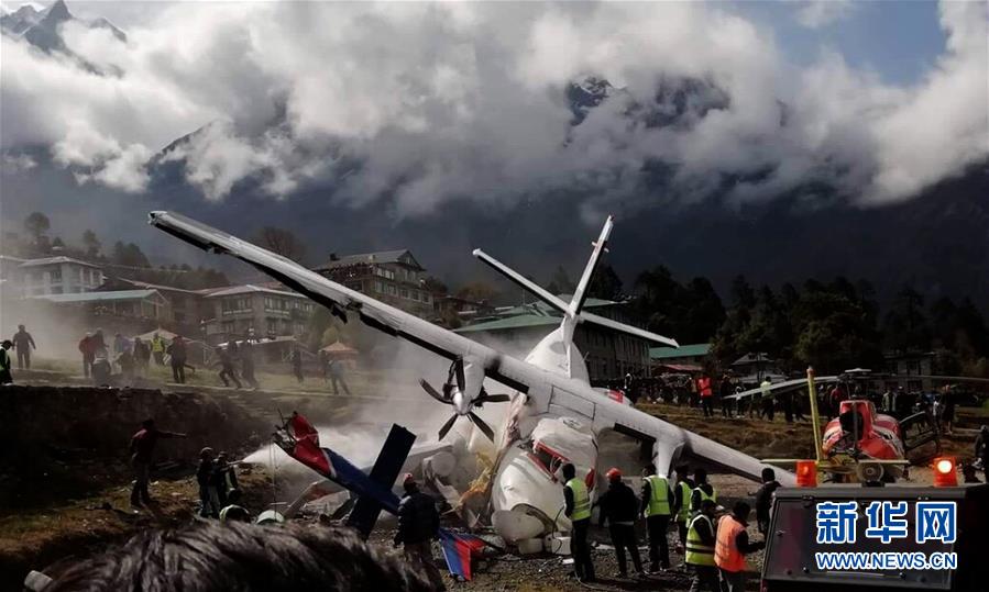（国际）（1）珠峰南坡一小飞机撞直升机2人死亡