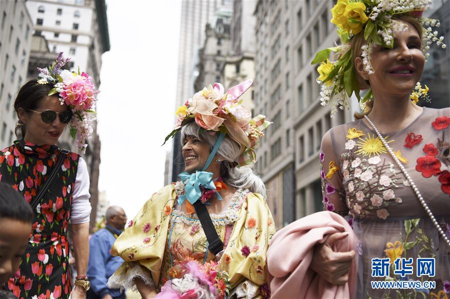 （国际）（1）纽约：缤纷花帽庆祝复活节