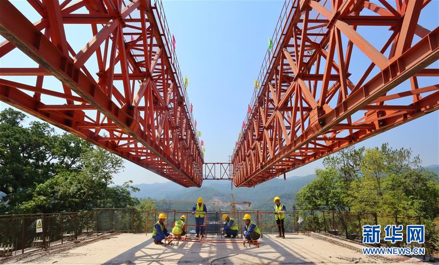 （社会）（5）&ldquo;一带一路&rdquo;连八方 中老铁路施工忙