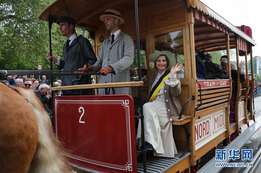 （国际）（1）布鲁塞尔举行有轨车大巡游