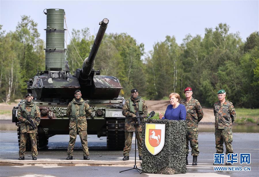 （国际）（1）默克尔视察驻德北约快速反应部队