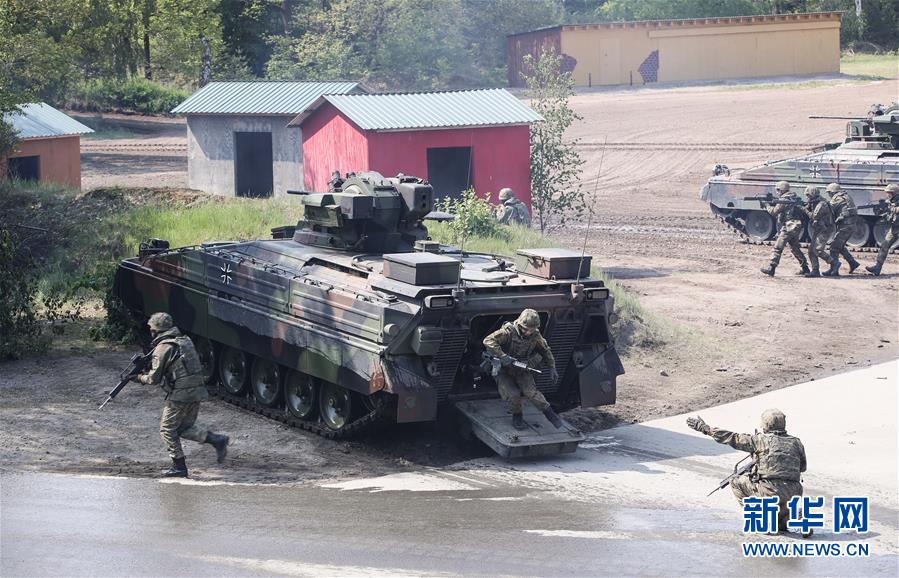 （国际）（5）默克尔视察驻德北约快速反应部队