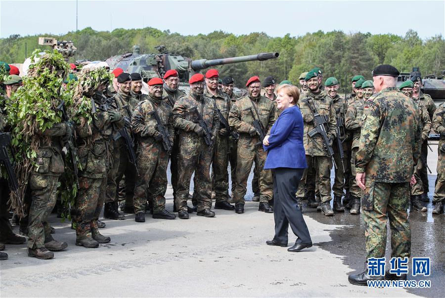 （国际）（6）默克尔视察驻德北约快速反应部队