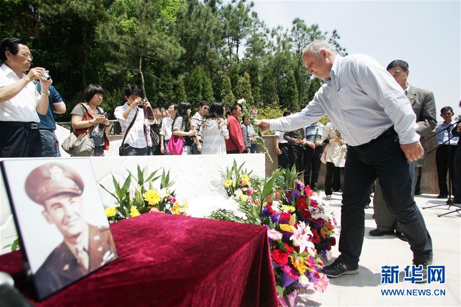 (国际· 图文互动)(10)通讯:“和平是我们共同的追求”——美国“飞虎队”父子的中国情缘