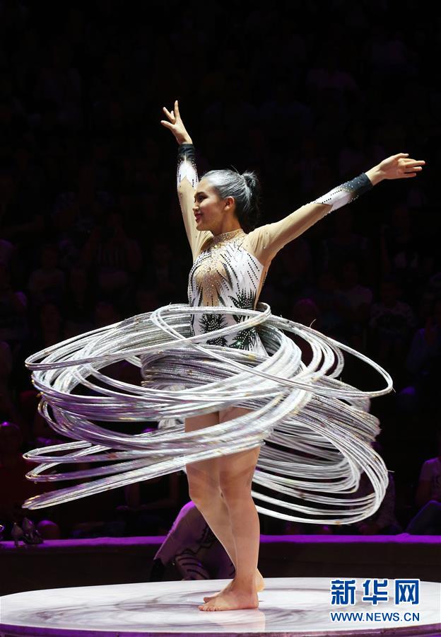 （国际）（4）中国杂技亮相第四届乌克兰&ldquo;金栗子&rdquo;杂技节
