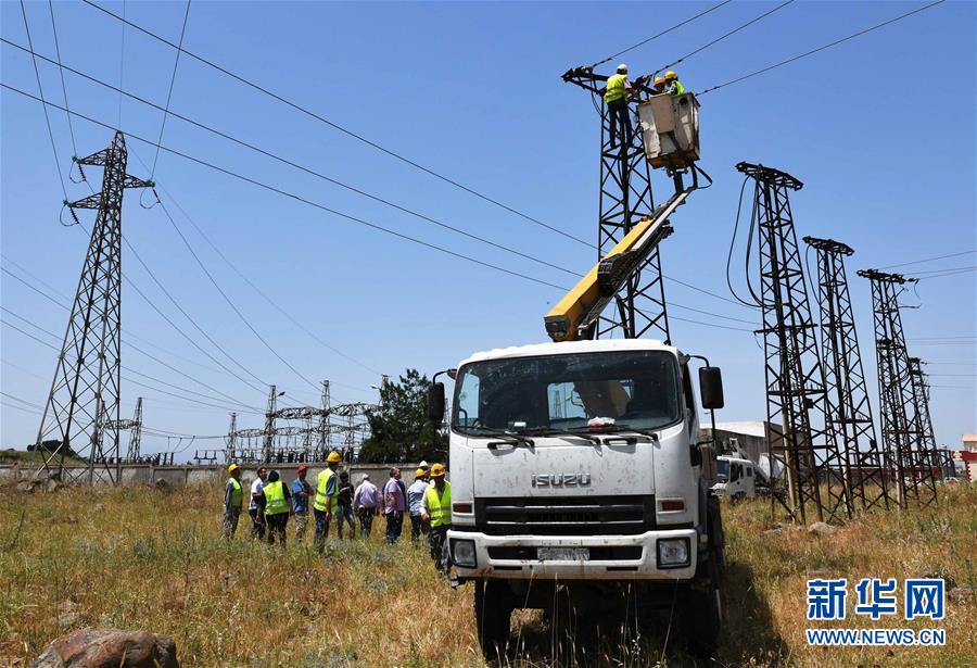 (国际·图文互动)(1)通讯:从家庭走向旷野的叙利亚女电工