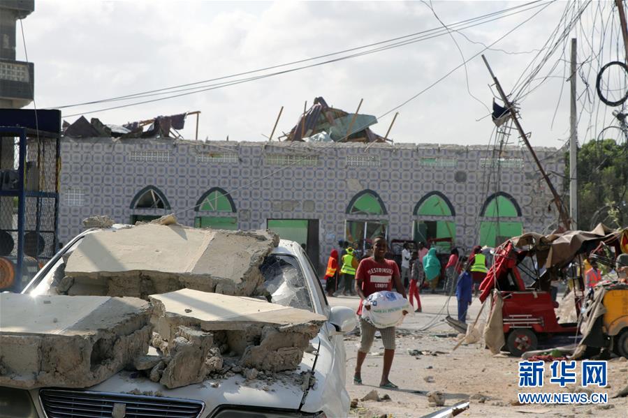 （国际）（2）索马里首都遭汽车炸弹袭击致10死26伤