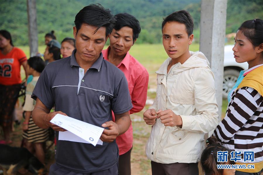 （国际·图文互动）（2）通讯：中国公司带来了医疗队——中老合作水电站在老挝村寨组织体检、义诊