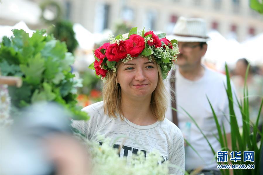（新华视界）（3）拉脱维亚首都的仲夏节集市