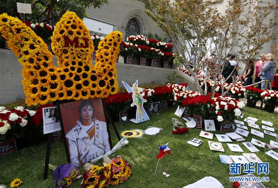 （国际）（1）美国歌迷纪念迈克尔&middot;杰克逊逝世十周年