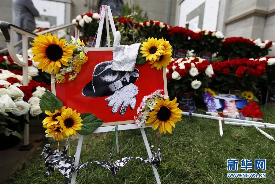 （国际）（2）美国歌迷纪念迈克尔&middot;杰克逊逝世十周年