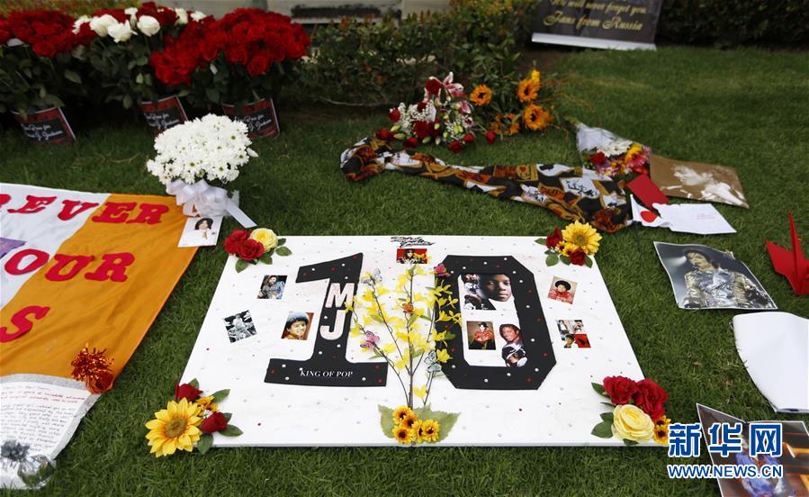 （国际）（3）美国歌迷纪念迈克尔&middot;杰克逊逝世十周年