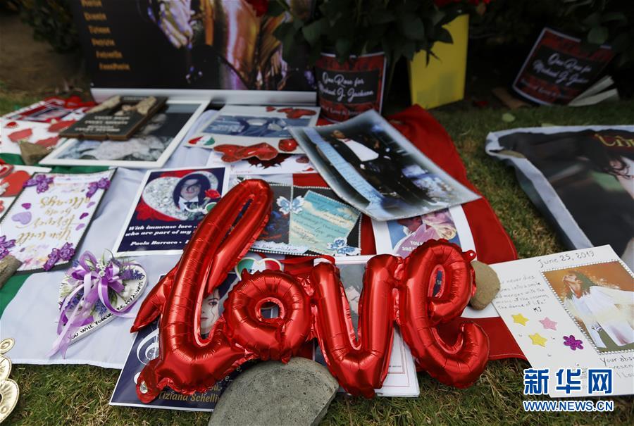 （国际）（4）美国歌迷纪念迈克尔&middot;杰克逊逝世十周年