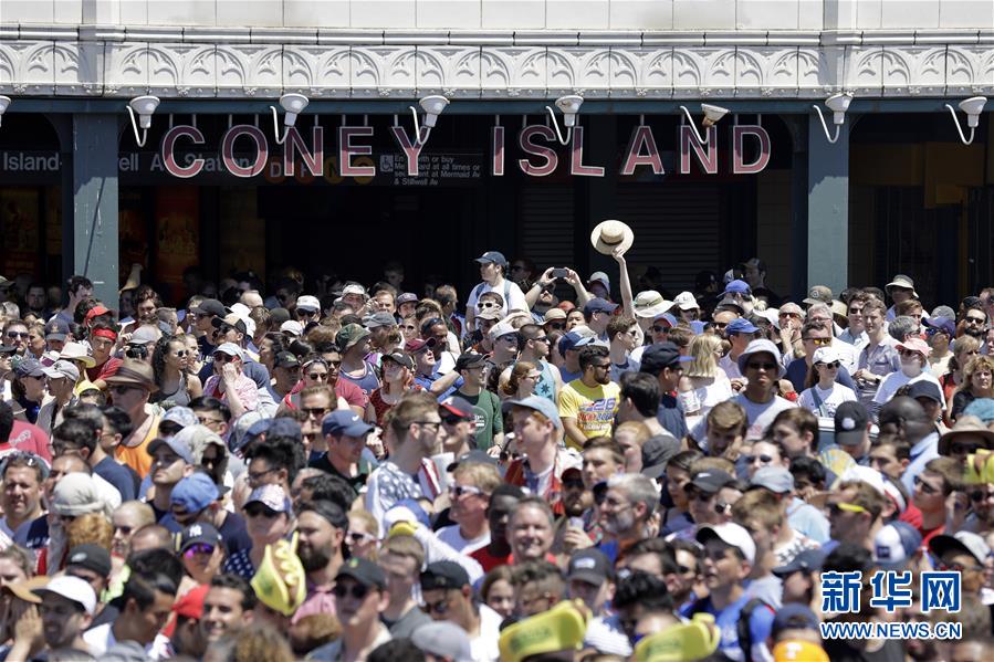 （国际）（6）纽约举行一年一度吃热狗大赛