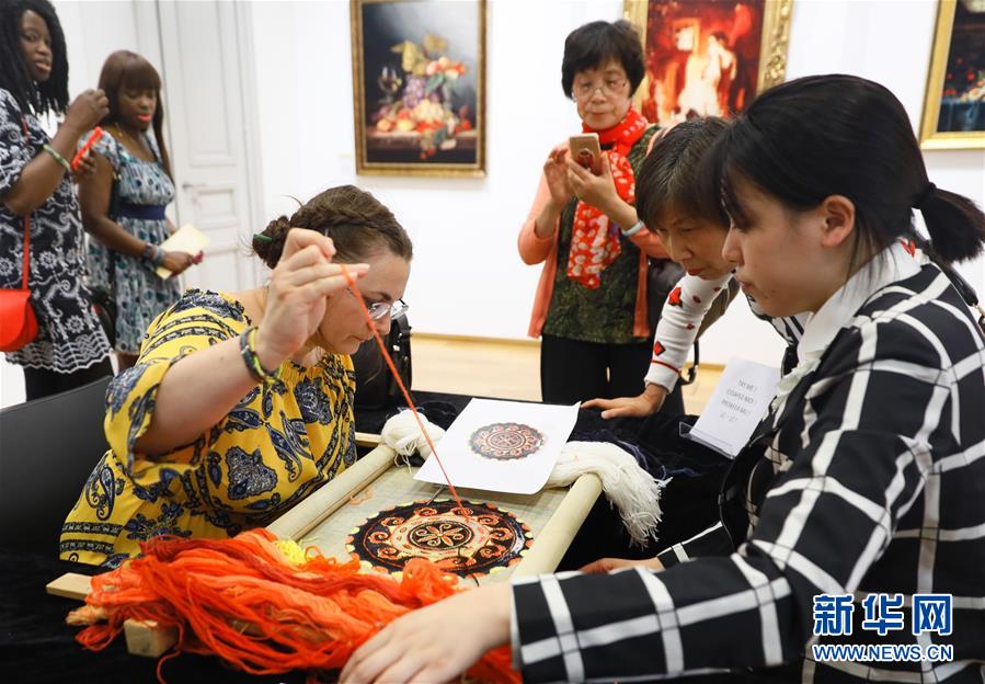 （國際·圖文互動）（4）上海絨繡歐洲交流展在布魯塞爾開幕