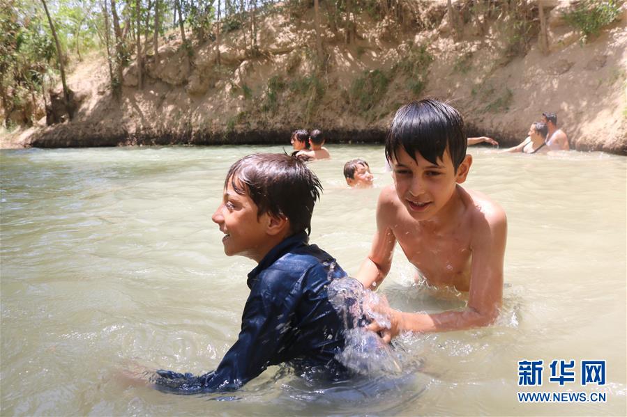 （国际）（2）阿富汗：消暑降温