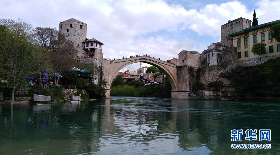 (国际·图文互动)(1)通讯:波黑莫斯塔尔古桥上的跳水人