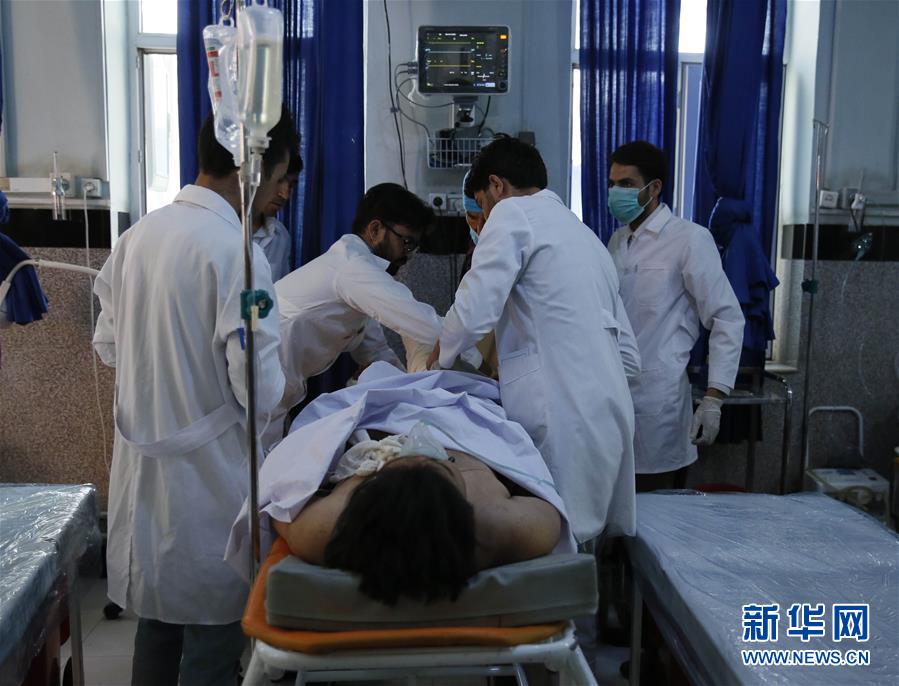 （国际）（4）阿富汗长途客车遭遇地雷爆炸 34人死亡