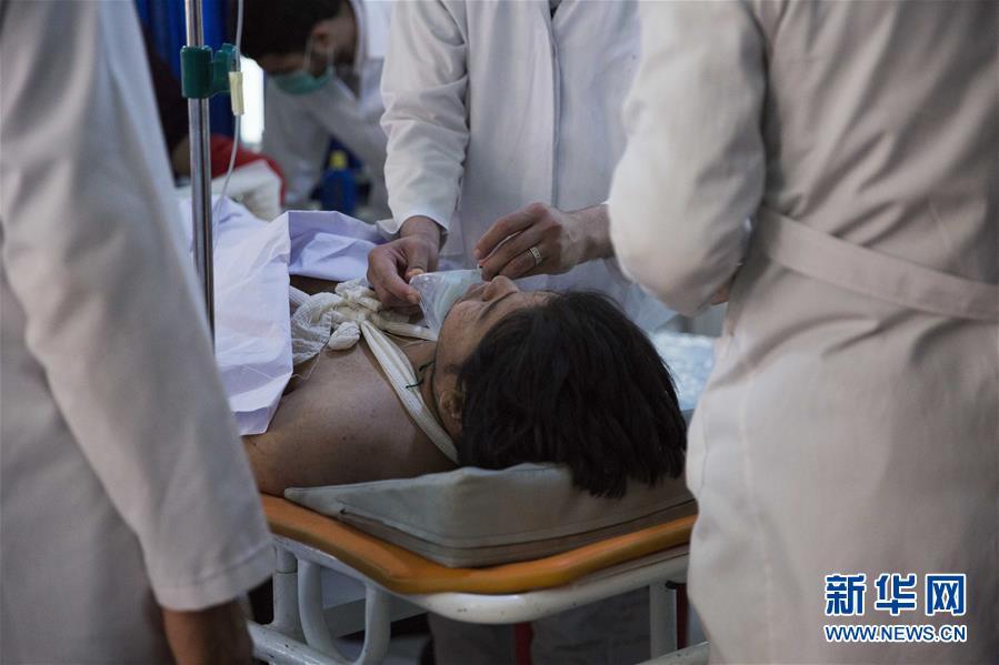 （国际）（6）阿富汗长途客车遭遇地雷爆炸 34人死亡