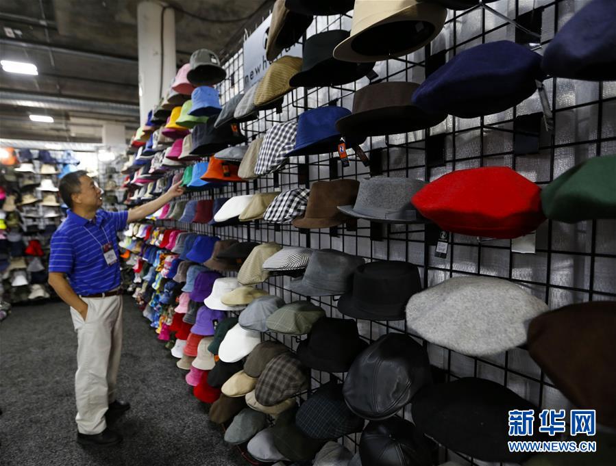 （XHDW&middot;图文互动）（1）通讯：美国服装鞋帽商期盼中美经贸摩擦早日结束