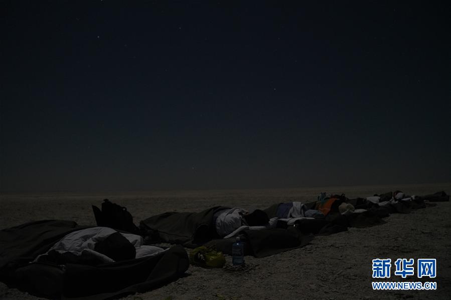 （国际）（1）在马卡迪卡迪盐沼过夜