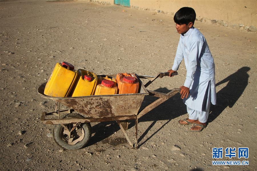 （國際）（3）取水的阿富汗難民