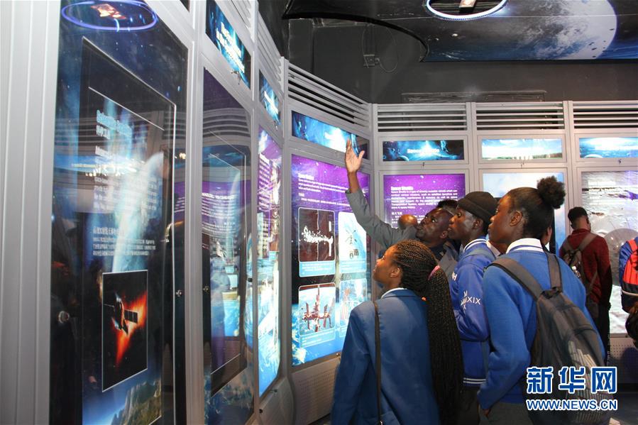 (国际·图文互动)(2)播下梦想的种子——中国航天员激励纳米比亚青少年追求航天梦