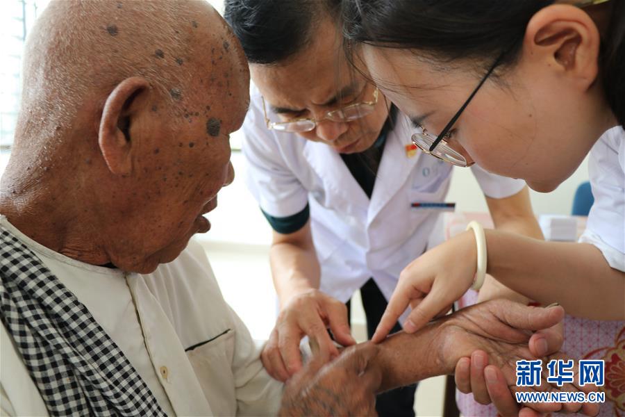 （國際·圖文互動）（1）通訊：中國醫生來到我家門口——記江蘇泰州醫療隊在柬埔寨送醫下鄉