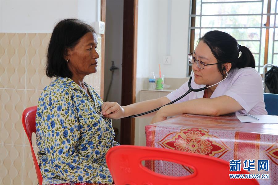 （國際·圖文互動）（2）通訊：中國醫生來到我家門口——記江蘇泰州醫療隊在柬埔寨送醫下鄉