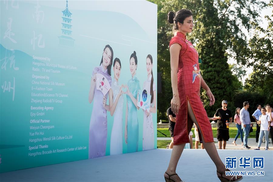 （国际）（6）中国旗袍&ldquo;扮靓&rdquo;多瑙河畔