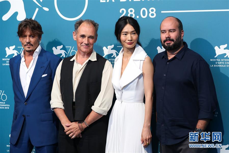 （国际）（3）电影《等待野蛮人》主创亮相威尼斯电影节