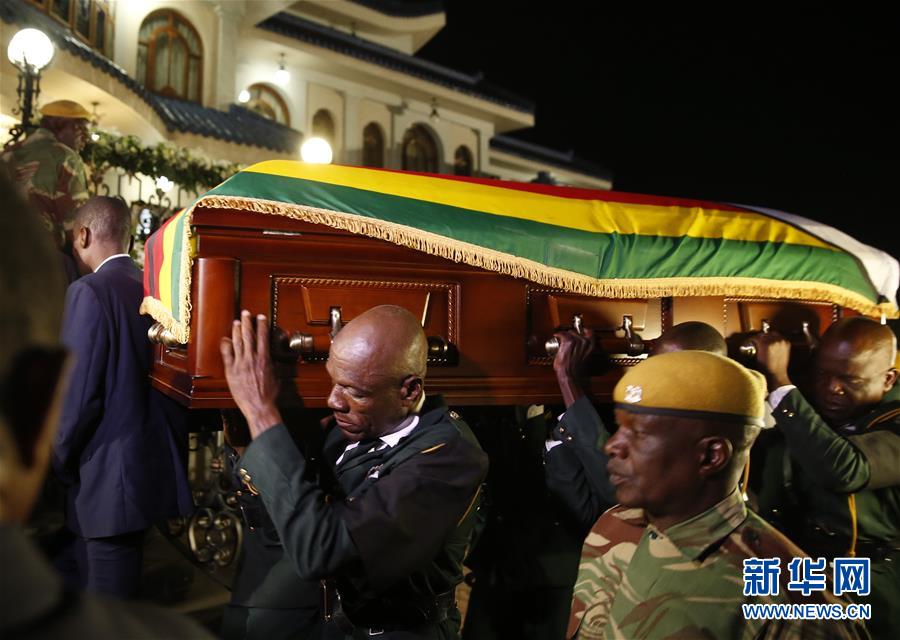 （国际）（2）津巴布韦前总统穆加贝遗体运抵首都哈拉雷