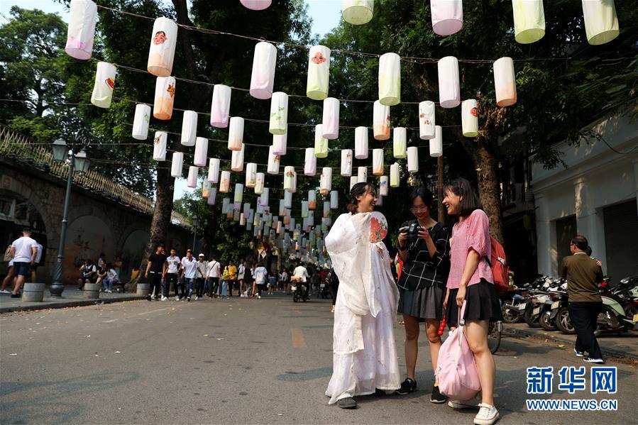 （国际）（4）越南首都街头中秋氛围浓 