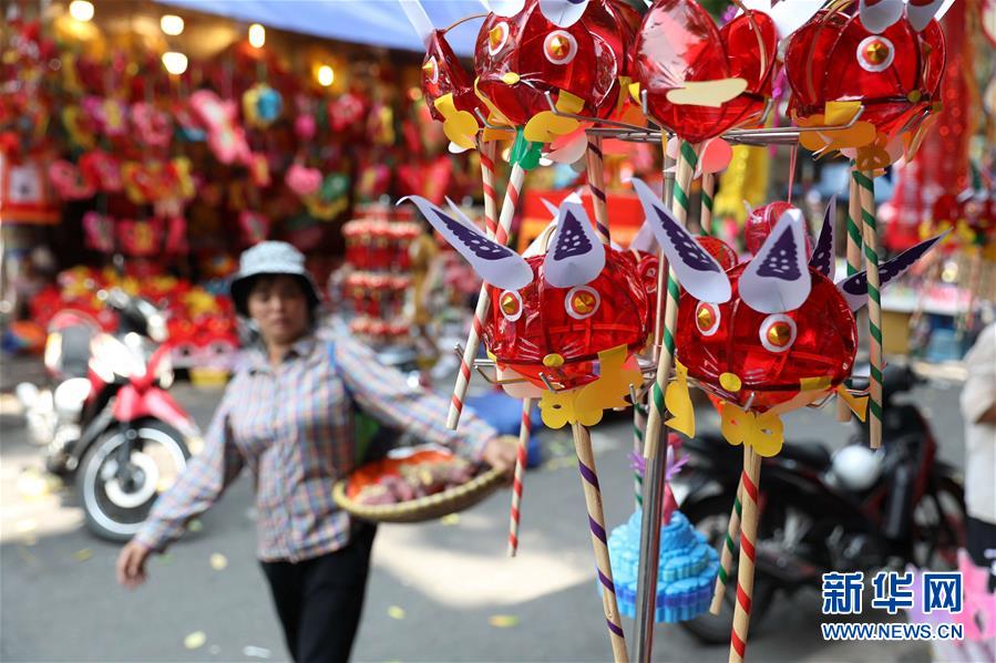 （国际）（6）越南首都街头中秋氛围浓 