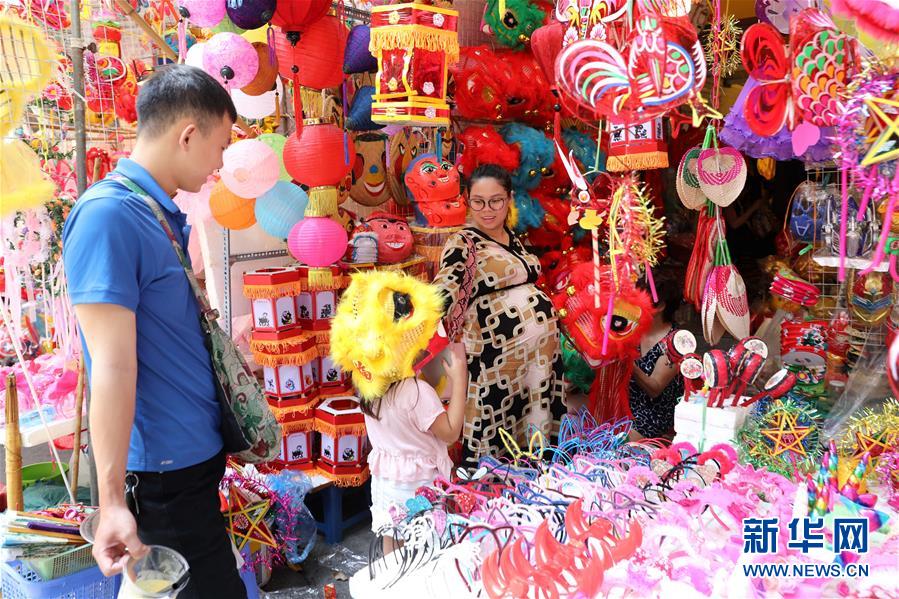 （国际）（9）越南首都街头中秋氛围浓 
