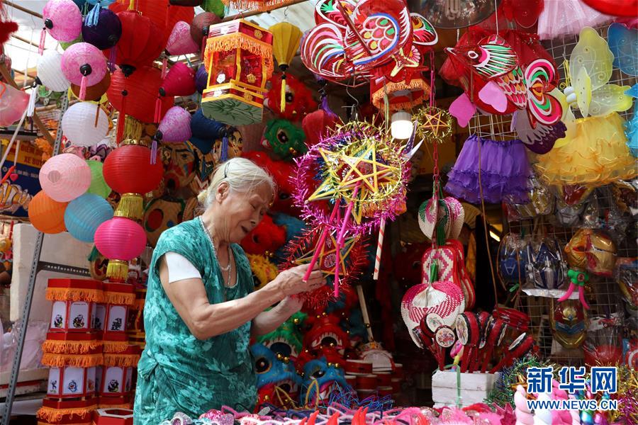 （国际）（10）越南首都街头中秋氛围浓 