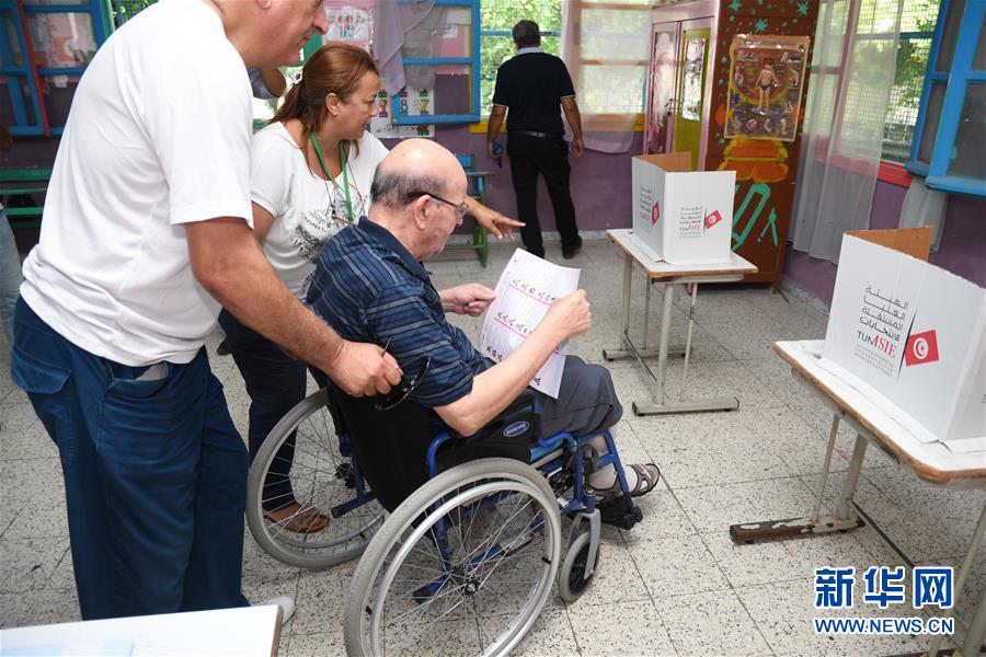 （国际）（2）突尼斯总统选举投票开始