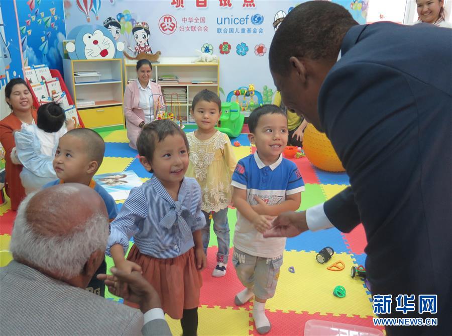 （图文互动）（2）非洲多国及非盟驻华外交官参访新疆：积极评价去极端化举措 赞赏社会和谐发展