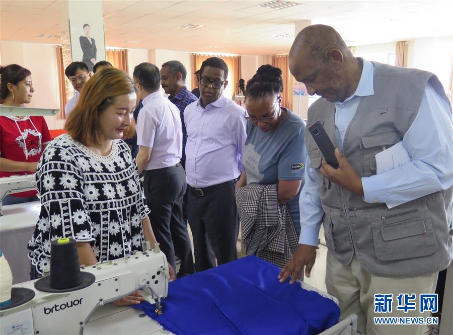 （图文互动）（4）非洲多国及非盟驻华外交官参访新疆：积极评价去极端化举措 赞赏社会和谐发展