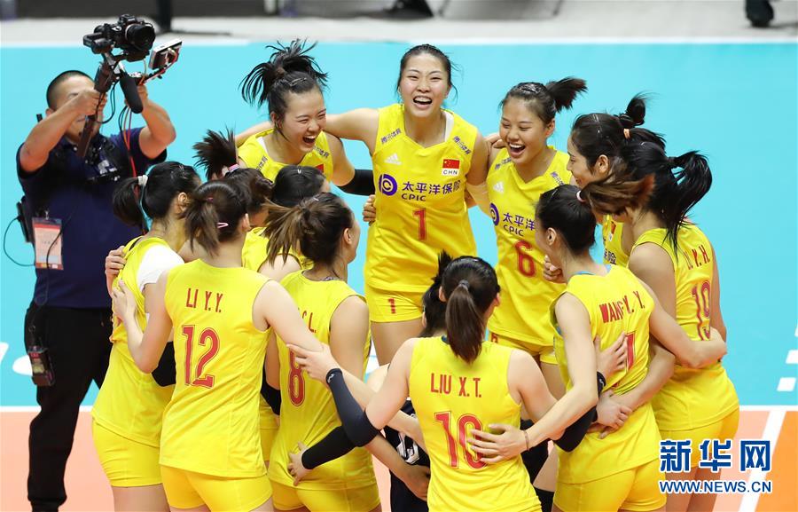 （體育）（6）排球——女排世界杯：中國隊戰勝美國隊 